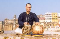 Shen Flindell (tabla) in Varanasi